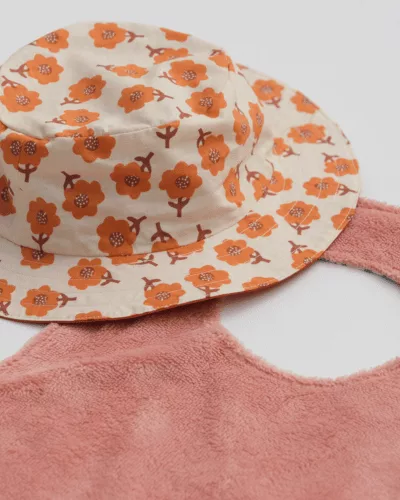 Bob à fleurs oranges bob réversible cousu avec notre patron gratuit et tutoriel mercerine, couture facile, tuto facile